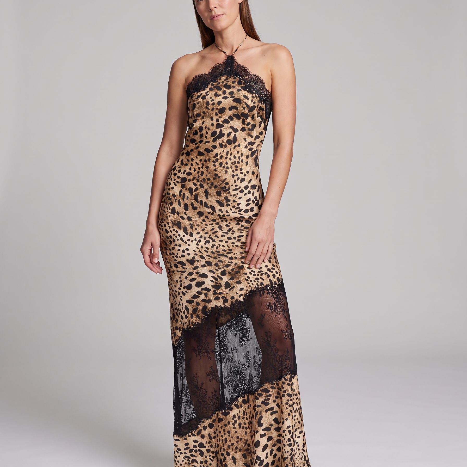 Sukienka maxi w panterkę – dekolt halter z koronką – zdjęcie 2