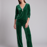 Damski dres welurowy – brokatowe lampasy, bluzka w serek i spodnie – Zielony