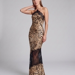Sukienka maxi w panterkę – dekolt halter z koronką – zdjęcie 3