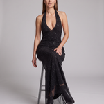Sukienka maxi z dekoltem halter – czarna, zdobiona dżetami – zdjęcie 3