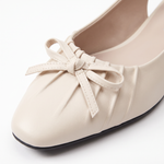 Damskie czółenka slingback z kokardą – beżowe, niski obcas – zdjęcie 7