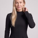 Sukienka mini bodycon z długim rękawem – czarna, rozszerzane mankiety – zdjęcie 5