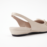 Damskie czółenka slingback z kokardą – beżowe, niski obcas – zdjęcie 8