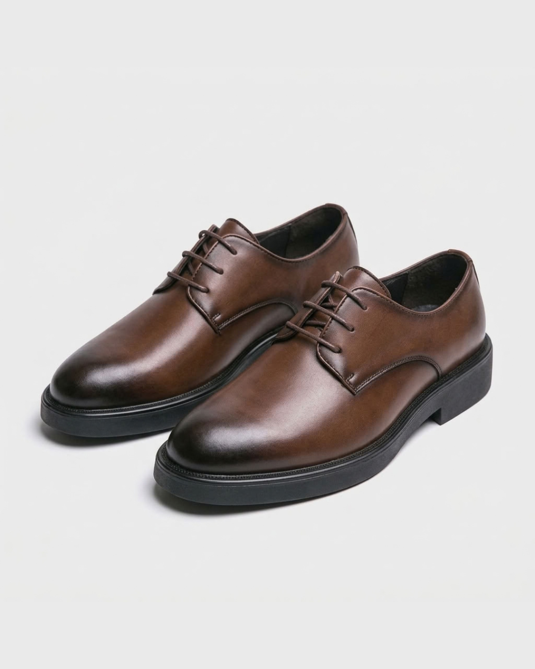 Męskie buty derby – eleganckie, sznurowane, z gumową podeszwą – Brązowy