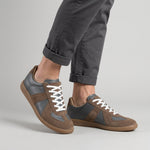 Męskie niskie sneakersy retro – panele i kontrastowe przeszycia – Szary