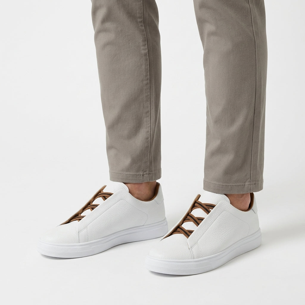 Męskie sneakersy ze skóry licowej – sznurowane, gumowa podeszwa – Biały