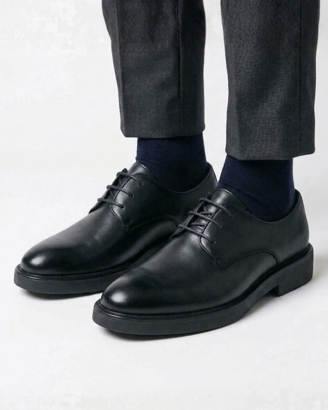 Męskie buty derby – eleganckie, sznurowane, z gumową podeszwą – zdjęcie 2