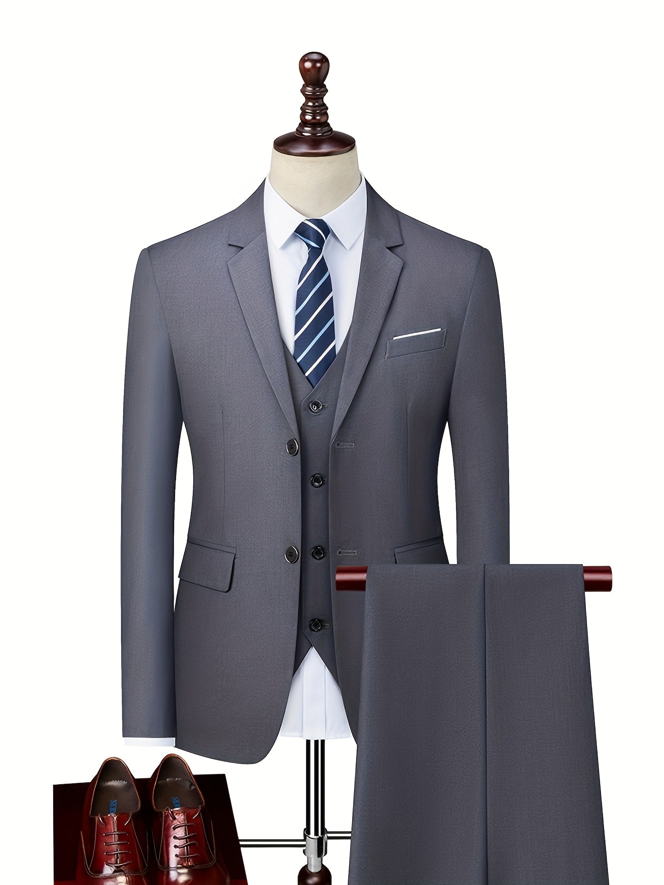 Męski garnitur dwuczęściowy slim fit – nowoczesny krój – zdjęcie 3