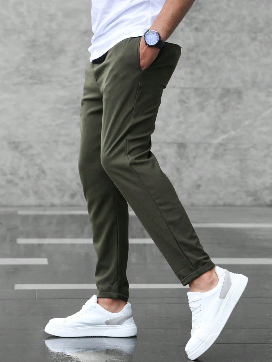 Męskie spodnie slim fit ze sznurkiem w pasie – zwężany krój – zdjęcie 6