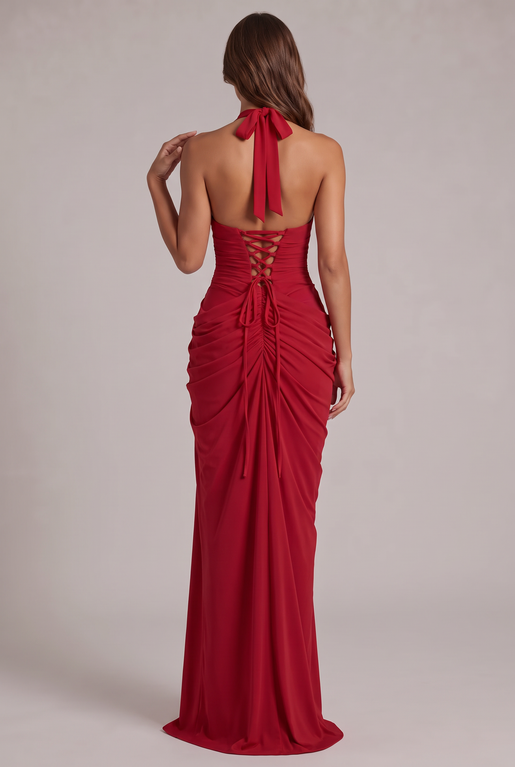 Sukienka maxi halter – drapowanie i wysokie rozcięcie – zdjęcie 9