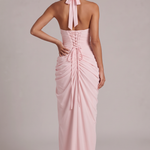 Sukienka maxi halter – drapowanie i wysokie rozcięcie – zdjęcie 6