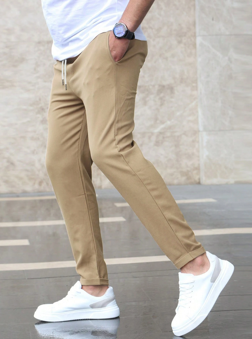Męskie spodnie slim fit ze sznurkiem w pasie – zwężany krój – zdjęcie 4