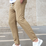 Męskie spodnie slim fit ze sznurkiem w pasie – zwężany krój – zdjęcie 4