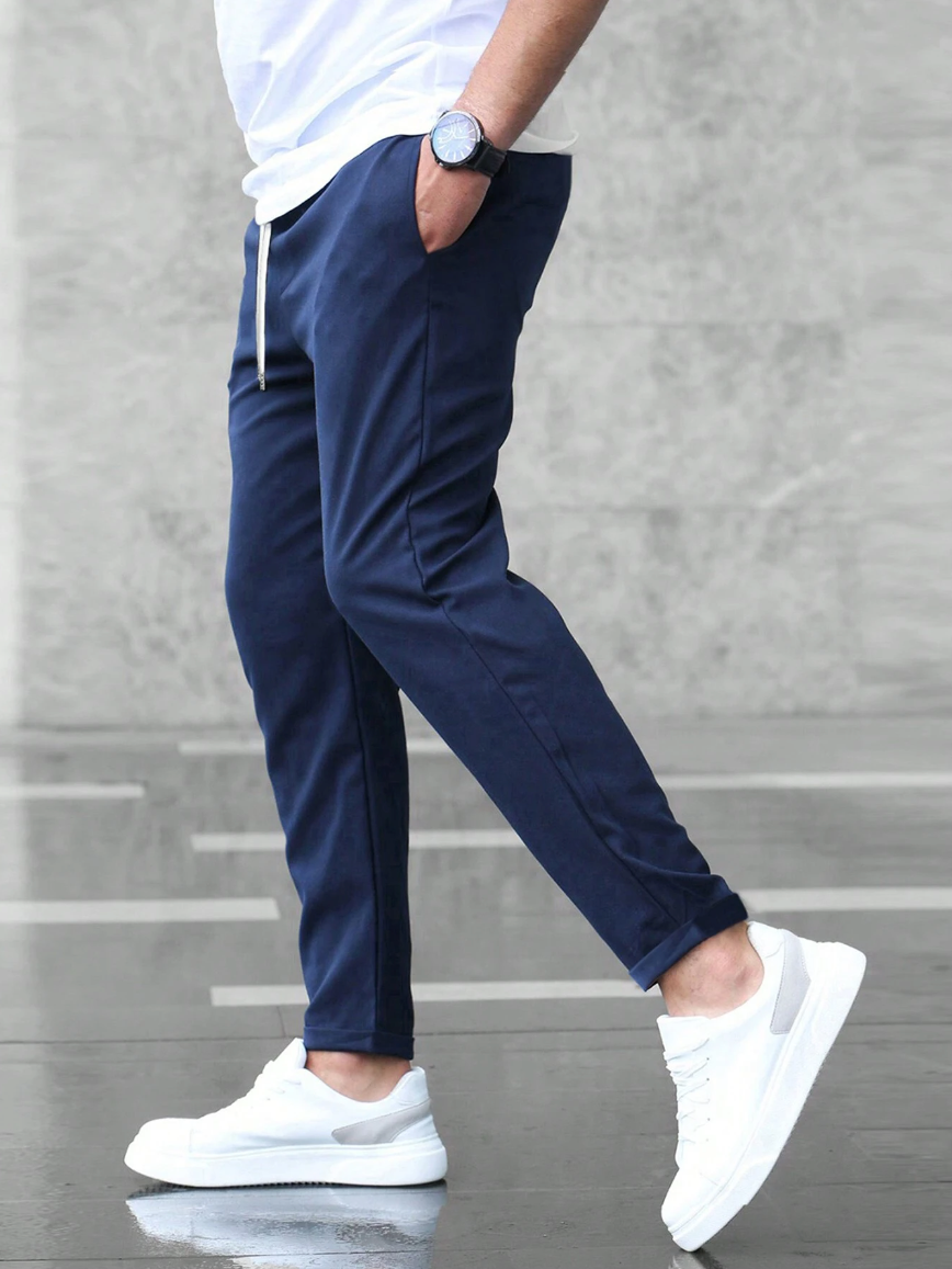 Męskie spodnie slim fit ze sznurkiem w pasie – zwężany krój – zdjęcie 3