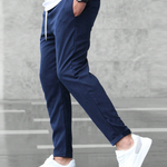 Męskie spodnie slim fit ze sznurkiem w pasie – zwężany krój – zdjęcie 3
